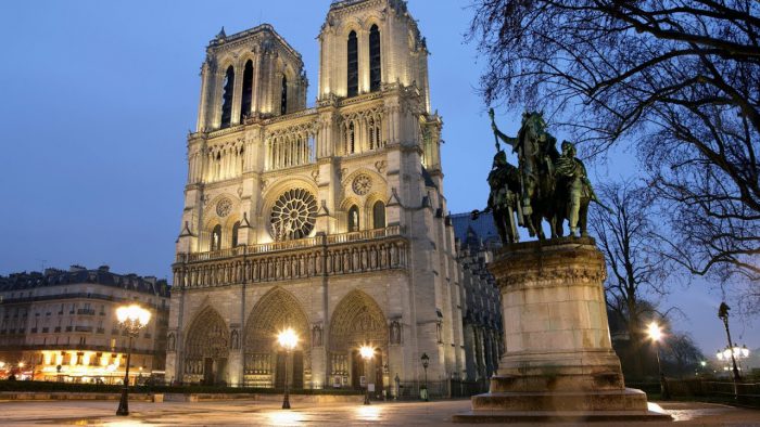 Modular Buildings MOC 43974 Notre Dame de Paris by STEBRICK MOCBRICKLAND