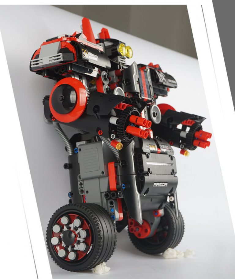MOULD KING 13028 Xturboman Intelligent RC DIY Robot with 806 Pieces MOULD KING