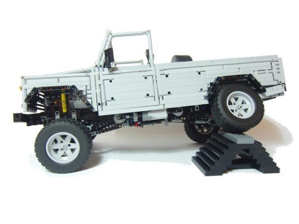 MOC 30043 Land Rover Defender 110 by Sheepo MOC FACTORY 41 - MOULD KING