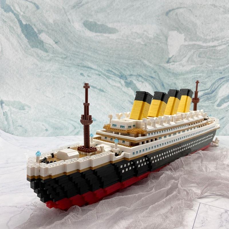 PZX 9913 Titanic with 3800 pieces