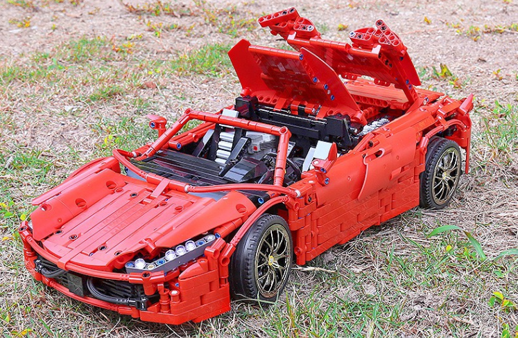 Mould King 13048 RC Roter Ferrari 488 mit 2083 Teilen