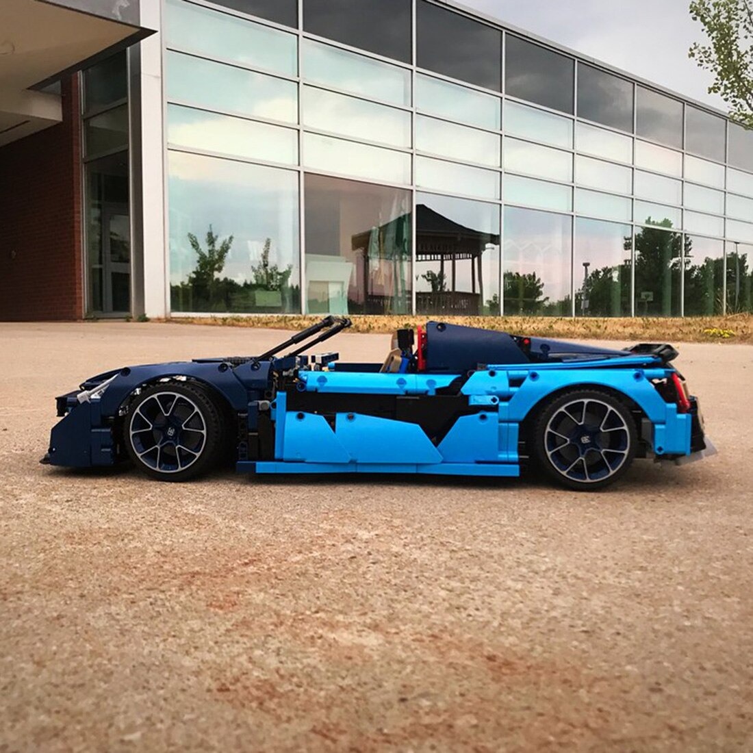 moc 16029 blue sports car model sci fi t main 1 - MOULD KING